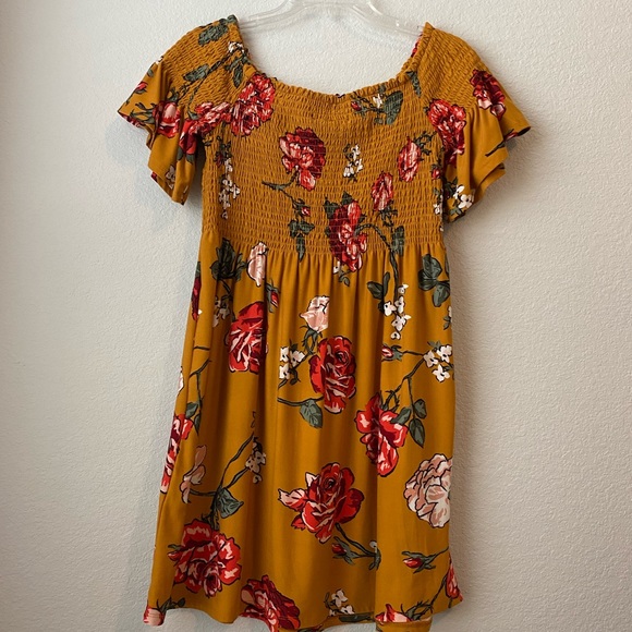 Like New! Derek Heart Smocked Mini Dress Size: Medium - Picture 4 of 9